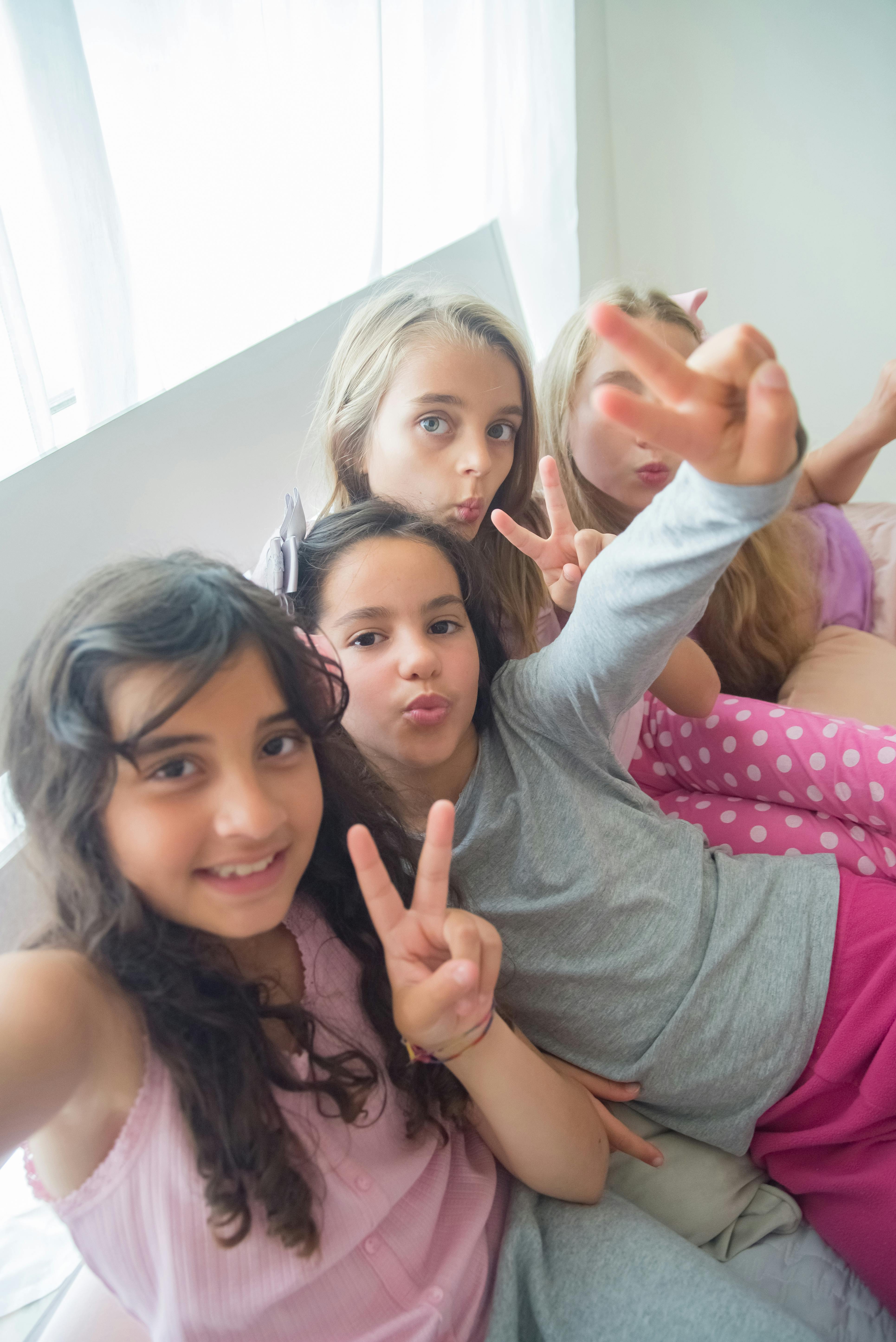 星海航线 冒险动漫海报